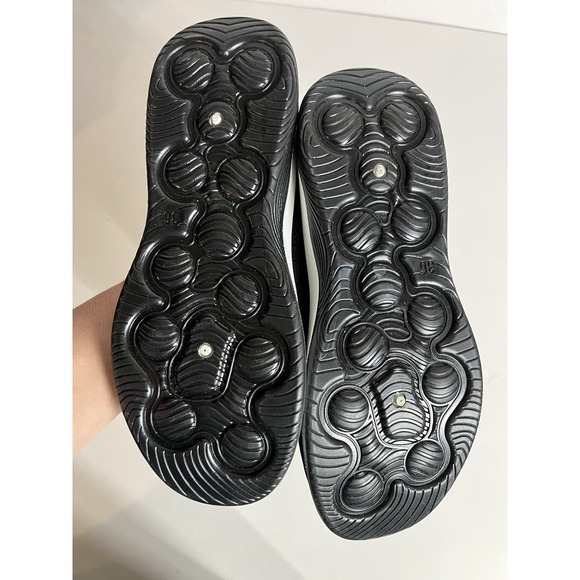 Women's embroidered black canvas slip on shoes size‎ 5.5 new - Picture 3 of 5